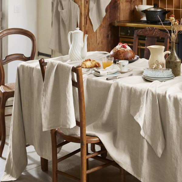 Nappe en lin français sable 170x250 pour vos repas de famille chaleureux