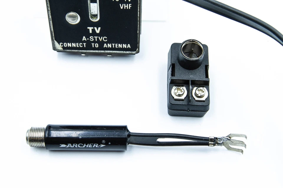 TV Game Switch Box + Adapters | 75 to 300 + 300 to 75 | OHM UHV/VHF RF Antenna - Image 3 of 3