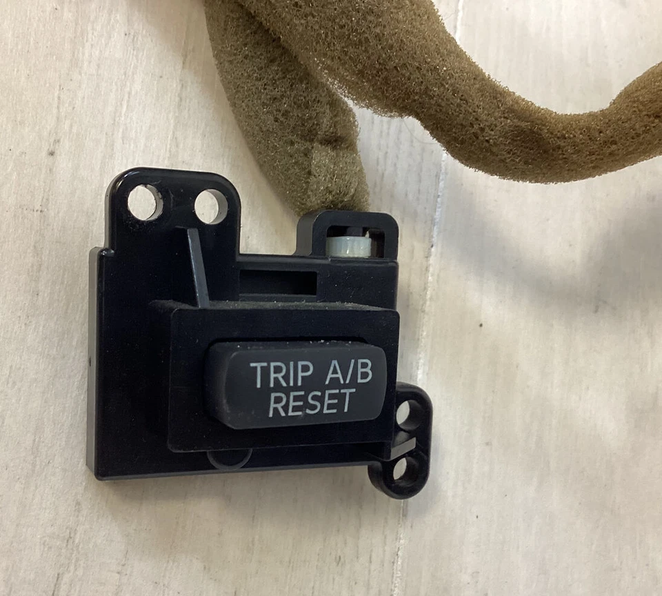 2012 Infiniti G25 Speedometer Cluster Trip Reset Switch OEM - Image 3 of 4