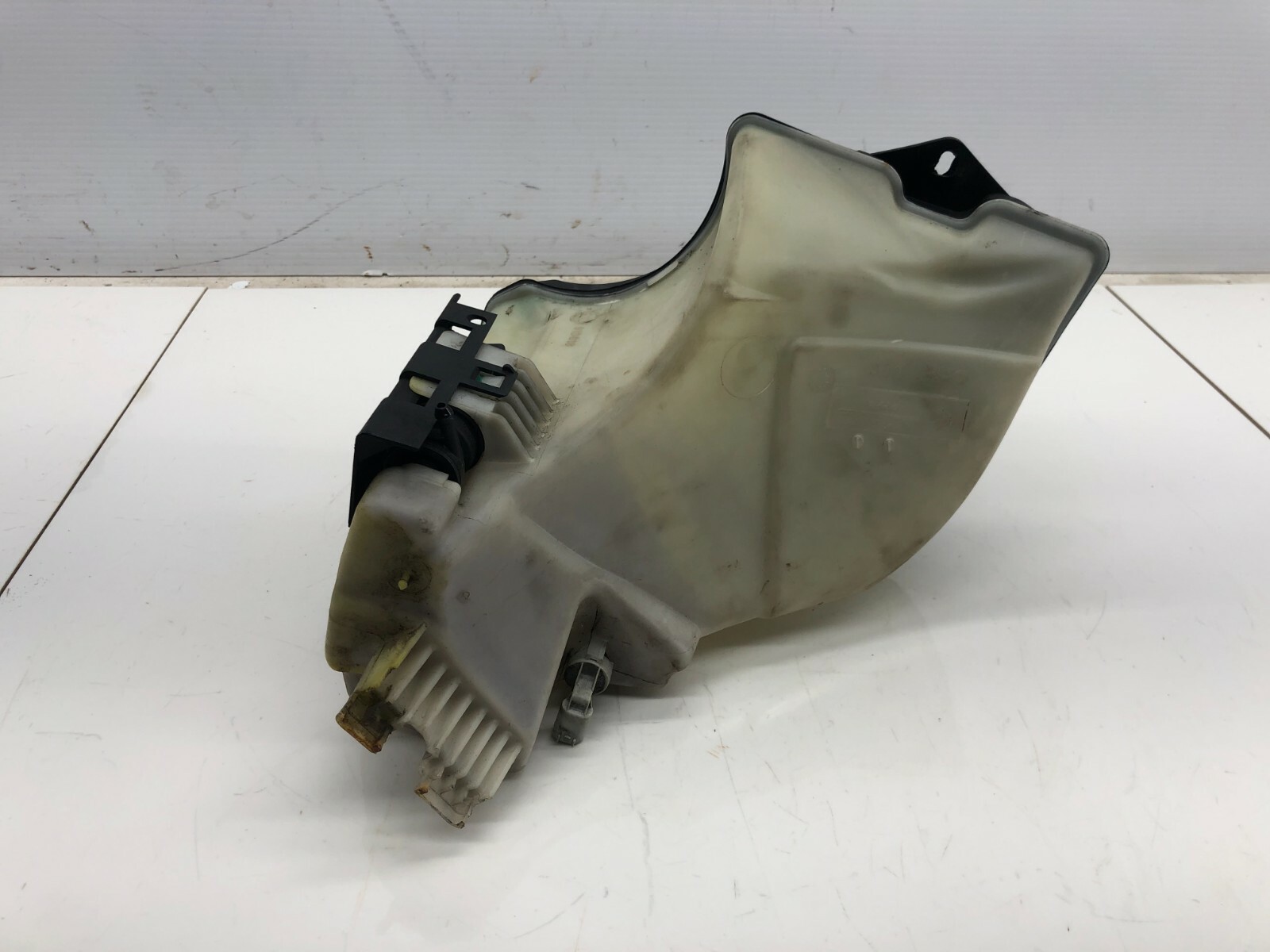 0105 BMW 325I E46 WINDSHIELD WIPER WASHER FLUID RESERVOIR TANK BOTTLE