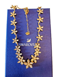 Authentic Stanning VERY RARE AUTHENTIC Swan Swarovski Gold Plated Flower Necklace 17"