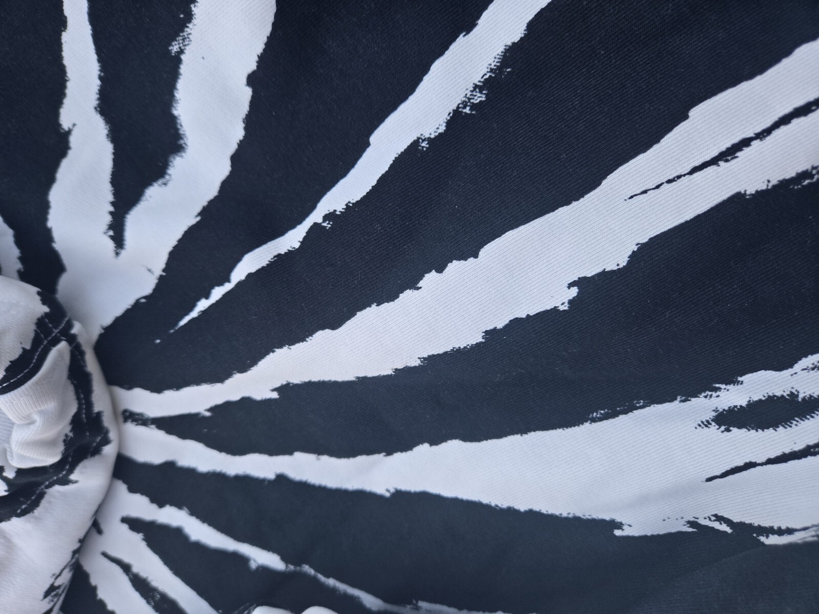 Fabletics Jasmine Slit Pullover Hoodie Black Whit… - image 9