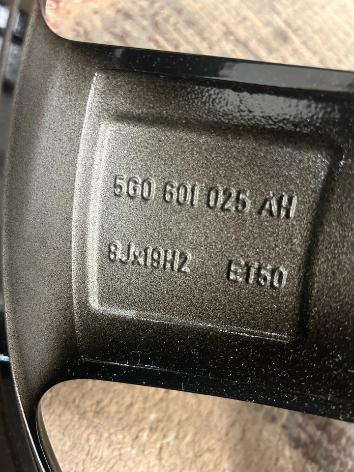 Volkswagen Golf & Golf GTI 2016-2018 OEM 19" Wheel 70017 5G0601025AH - Image 3 of 4