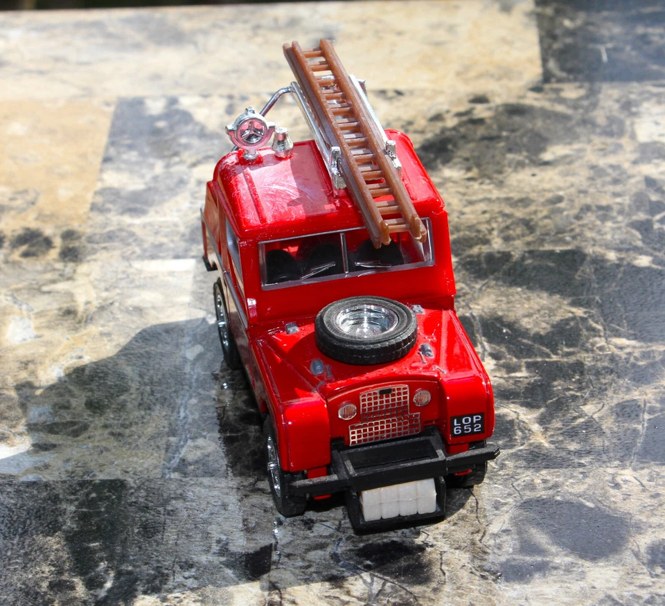 Land Rover Matchbox MODELOS DE ANTAÑO YFE02 1952 de colección con remolque, certificado de autenticidad y caja Foto 2 de 4