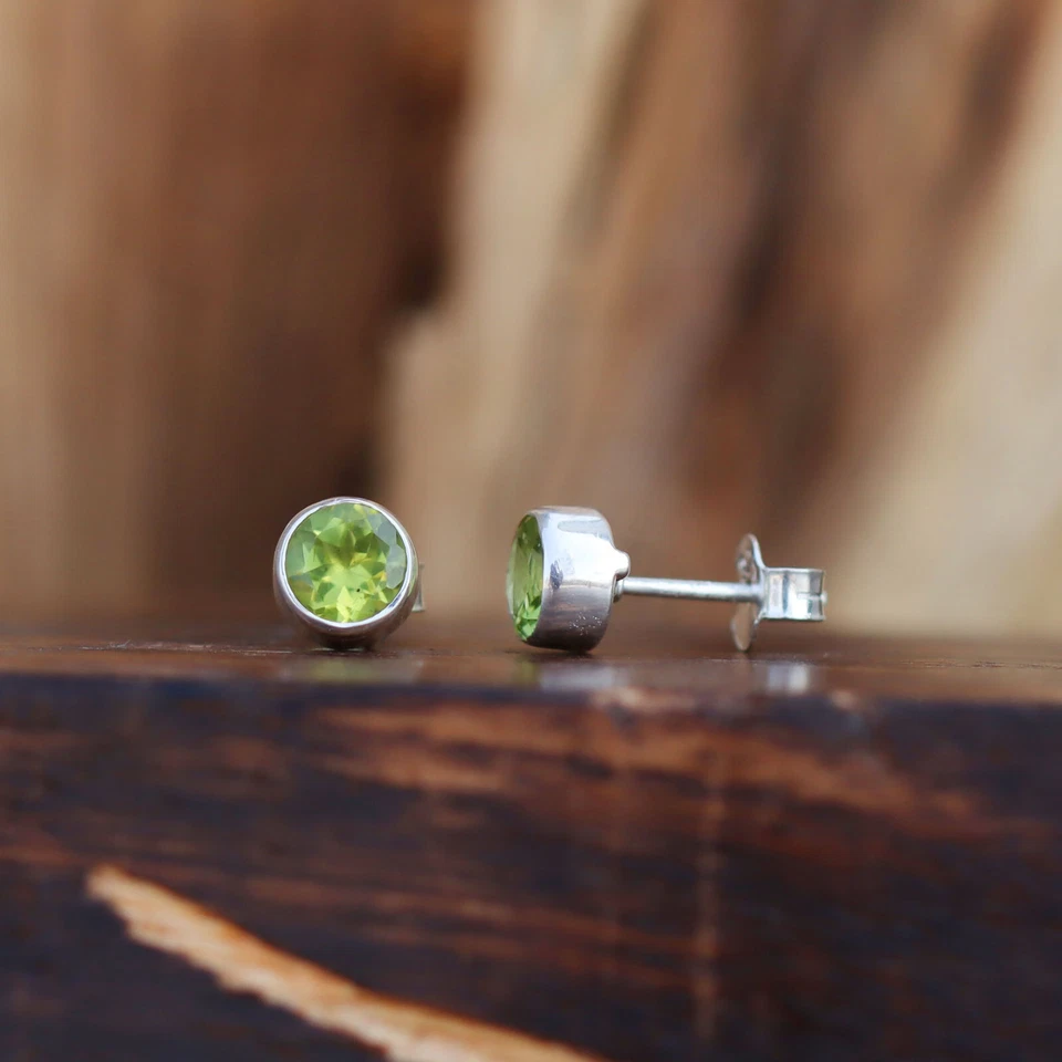 Peridot Gemstone Stud 925 Sterling Silver Earring Handmade Earring Gift Her - Image 4 of 4