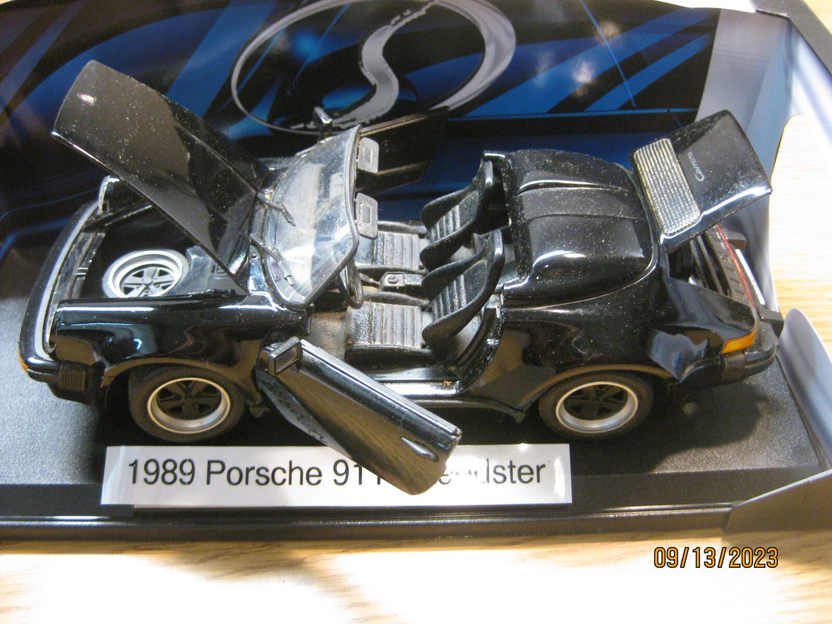マイスト　ポルシェ　ロードスター 1/18 1989 PORSCHE 911 SPEEDSTER IN BLACK BY MAISTO, #36665