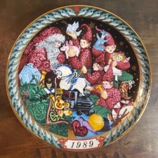 1989  SANTA S WORKSHOP Plate Hans Henrik Hansen Bing & Grondahl VIBRANT!