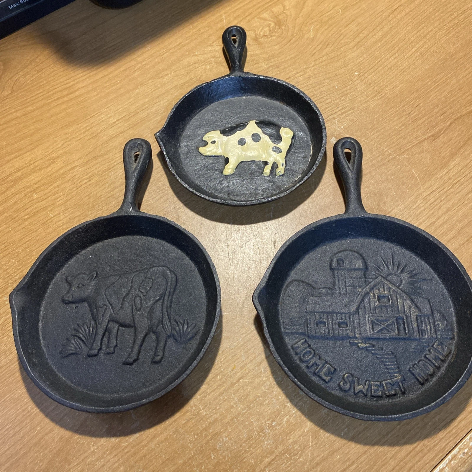 3 Decorative Miniature Cast Iron Farmhouse Skillets - 3PC LOT - Pig, Cow & Barn