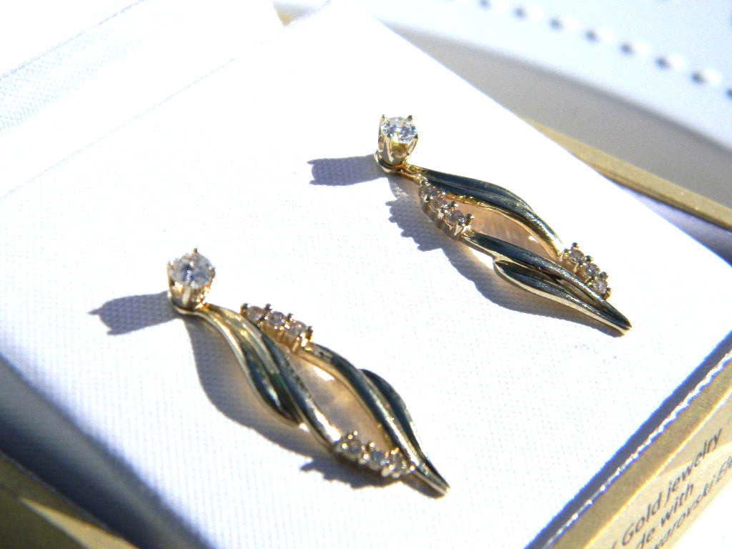 14K Solid Yellow Gold Dangle Diamond Earring Jack… - image 2