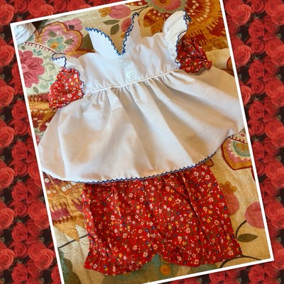 Schönes Vintage Kohl Patch Kinder rot Blumenmuster Trägerkleid Unterhose 2