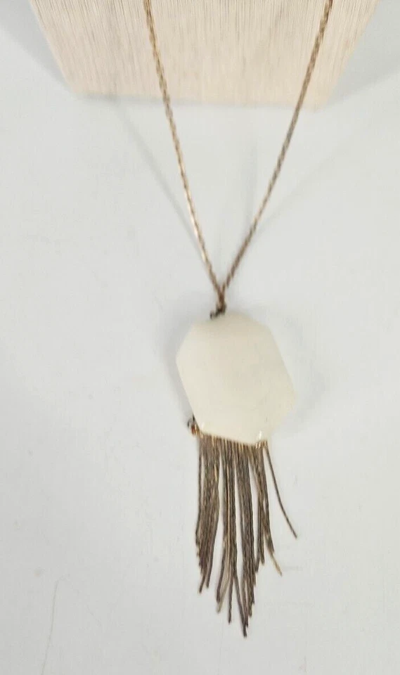 Collar de moda de 30 pulgadas con borla blanca octágono de piedra de topacio tono dorado Foto 2 de 4