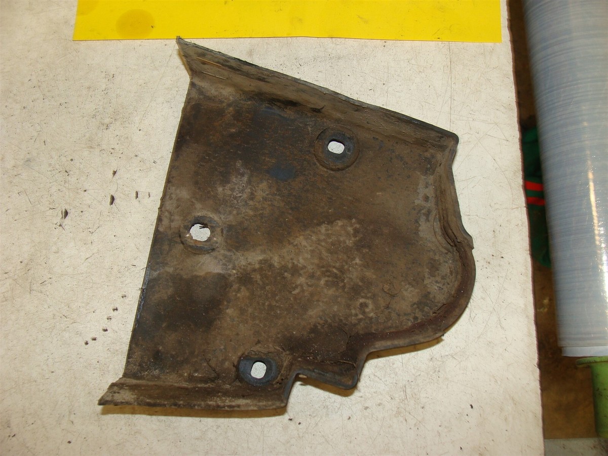 87-88 KAWASAKI MOJAVE KLF110 oem chain sprocket cover front left