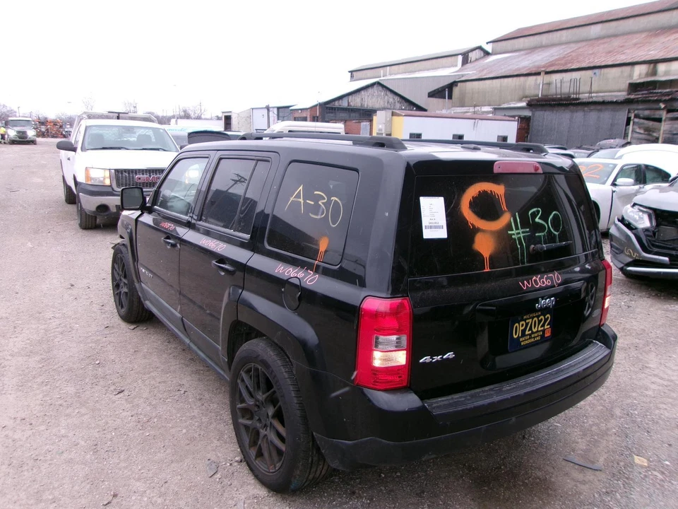 Used Fuel Pump fits: 2012 Jeep Patriot Pump Assembly tank mounted gasoline AWD G Foto 3 de 4