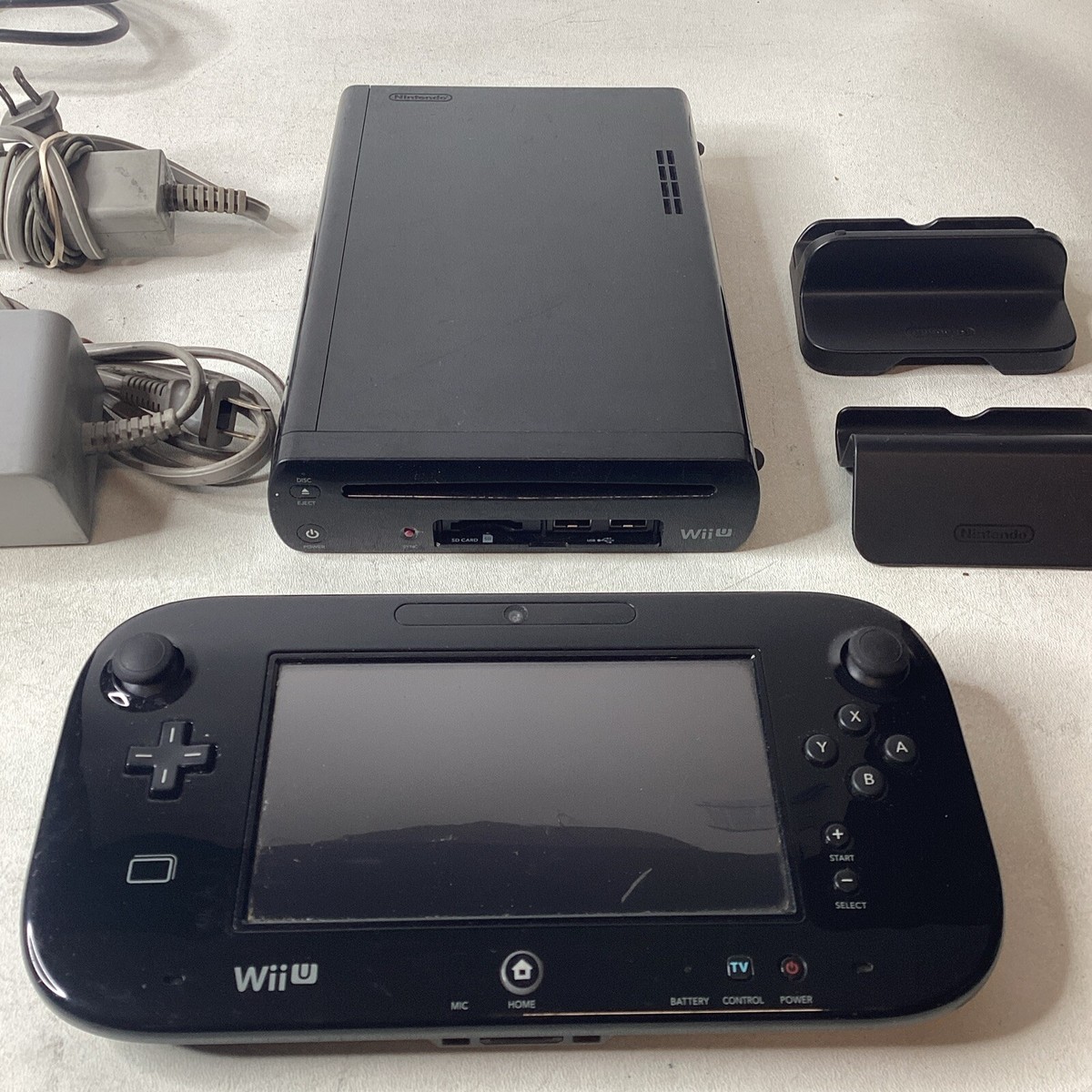 Nintendo Wii U Gaming System 32GB Console + Gamepad Bundle Matte