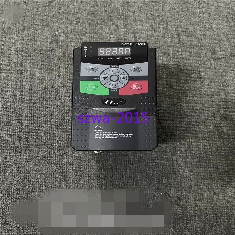 Convertidor de frecuencia usado CM510-A3SR40GB CM510 0,4 KW 220 V #vn 1 pieza