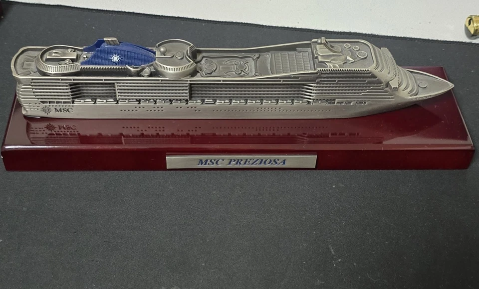 Msc Preziosa KreuzfahrtschiffFertiges Modell,Mit holzsockel, Stand