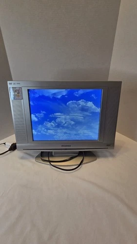 Sylvania LD155SL8 15” Digital LCD TV + DVD Combo Tested Working With Remote