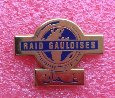 T24 pins ARTHUS BERTRAND Paris RAID GAULOISES 1992 rally car desert