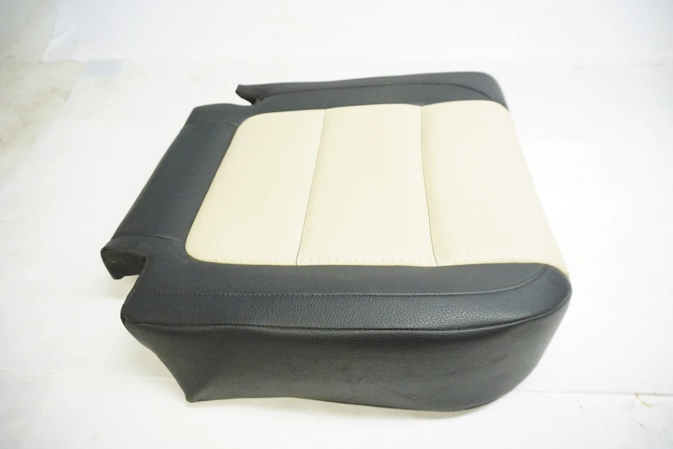 Almofada de banco traseiro Volkswagen Tiguan 2017 5N0885406AQ - Imagem 2 de 3