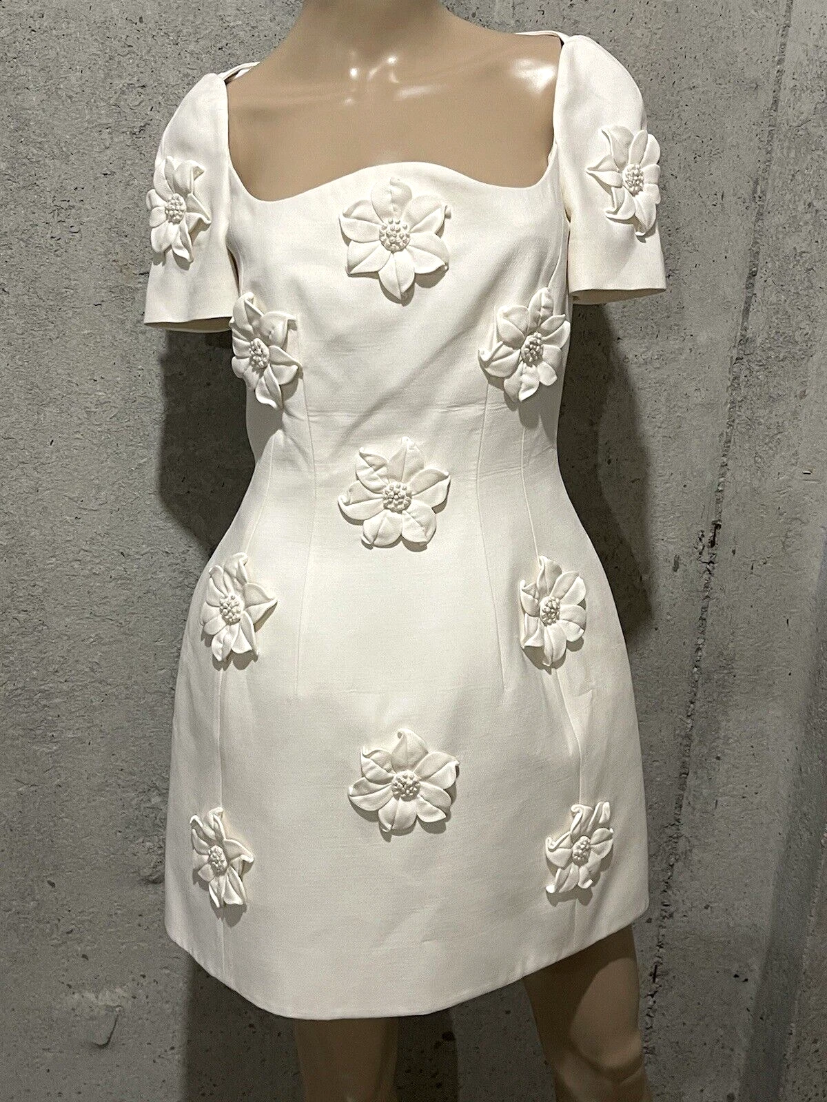 Valentino — VALENTINO 3D Floral Embroidered Applique Ivory Cocktail Dress US 0 2 / IT 38