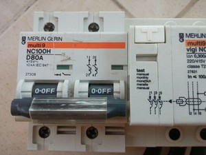 Differential Circuit Breaker 100a 300ma Merlin Gerin 3p 27831 Multi 9 Nc100 Vigi Ebay