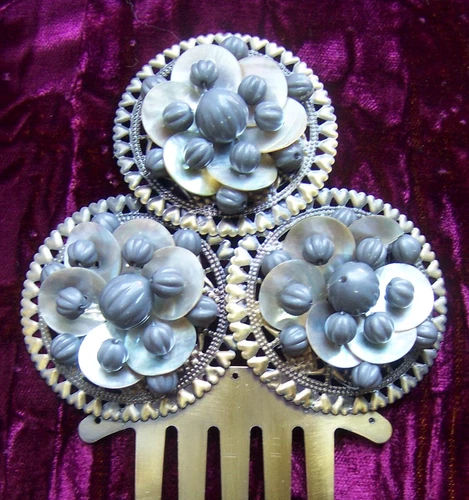 Vintage hair comb peineta Spanish mantilla style hair accessory (AAC)