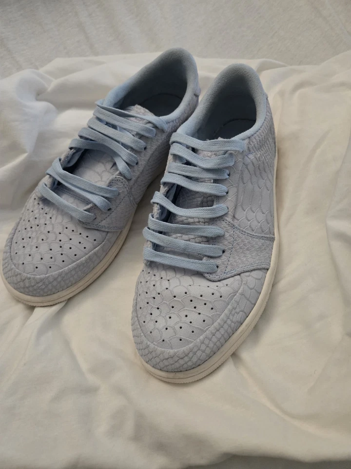 Jordan 1 Azul Hielo Bajo Sin Swoosh Foto 2 de 4