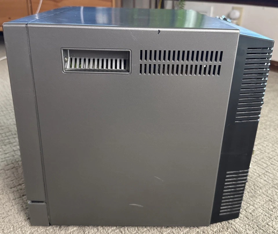 Sony CVM-1270 Trinitron Color Receiver Monitor CRT Powers On Excellent - Image 3 of 4