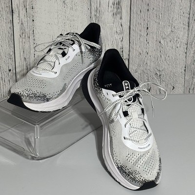 Under Armour HOVR Turbulence 2 White & Black  Size 10 Comfort Deluxe