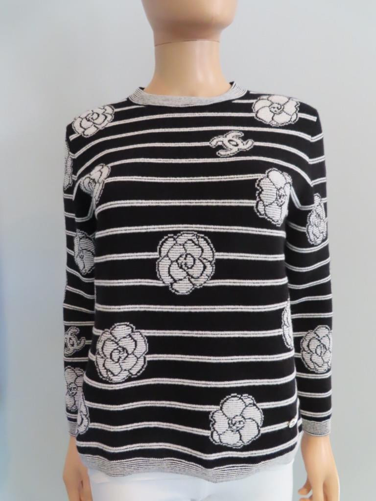 CHANEL Black/White Logo/Camellia Floral Knit Pullover Sweater F 34 