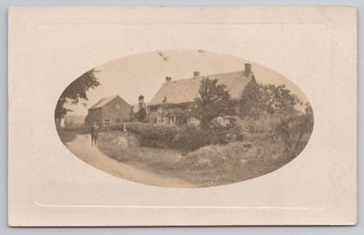 RPPC Unidentified Farmhouse Cottage & Postman in Uniform 1920s T.I.C. Rücken