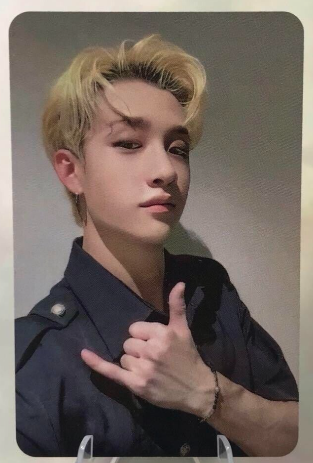 Stray Kids Bang Chan Photocard Signed Yellow Wood Taiwan ver Stray Kids Bang Chan Photocard Signed Yellow Wood Taiwan ver
