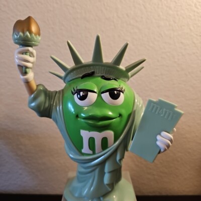 M&M's World Ms. Statue of Liberty Dispenser Lady Green 11