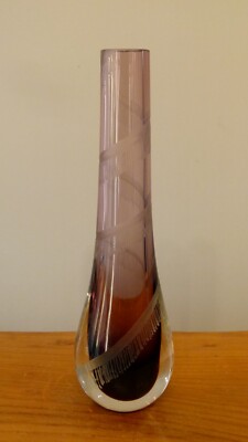 Lila Knospen Vase mit geätztem Spiralmuster ES gestempelt auf Sockel kostenlose Lieferung