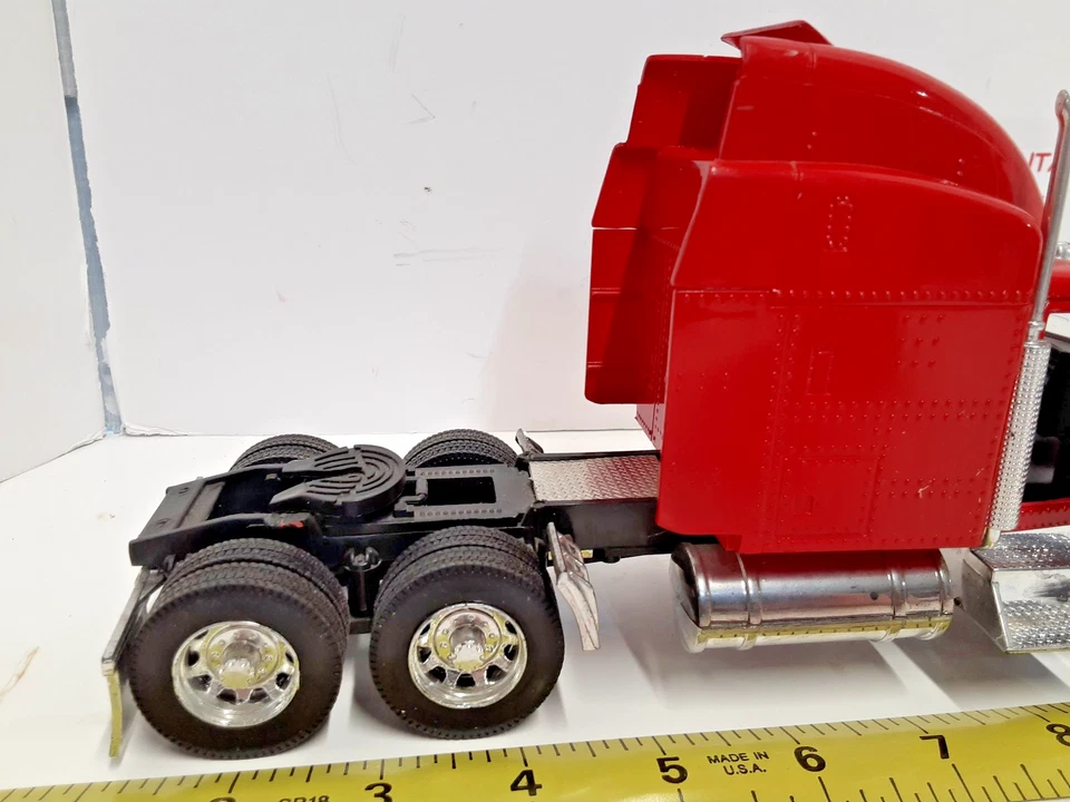 Red Peterbilt with Sleeper, New-Ray 1:32 Scale Long Haul Truck, NO BOX - Image 4 of 4