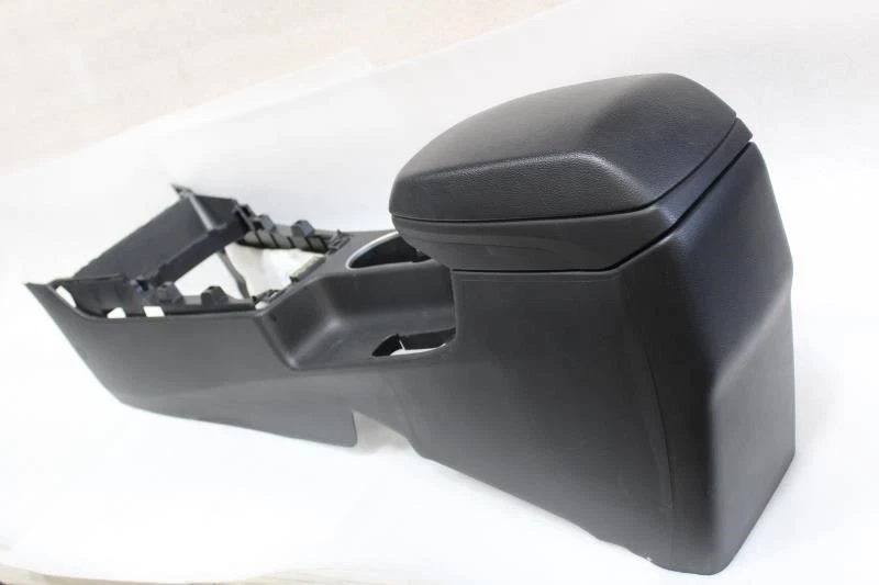 2017 HYUNDAI ELANTRA GT CENTER CONSOLE BLACK AUTOMATIC HATCHBACK 84611-A5100 Foto 2 de 4