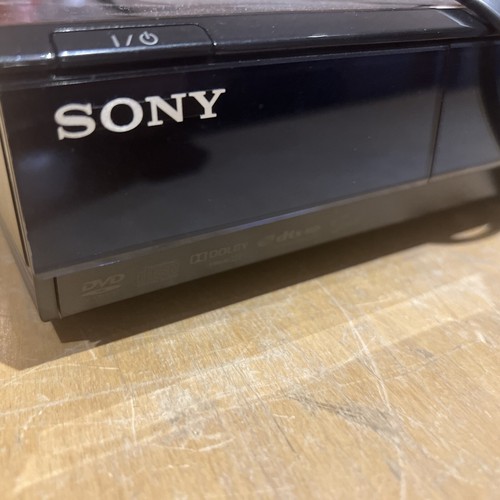 Sony BDP-S550 HDMI Blu-ray Disc / DVD Player - Picture 2 of 9