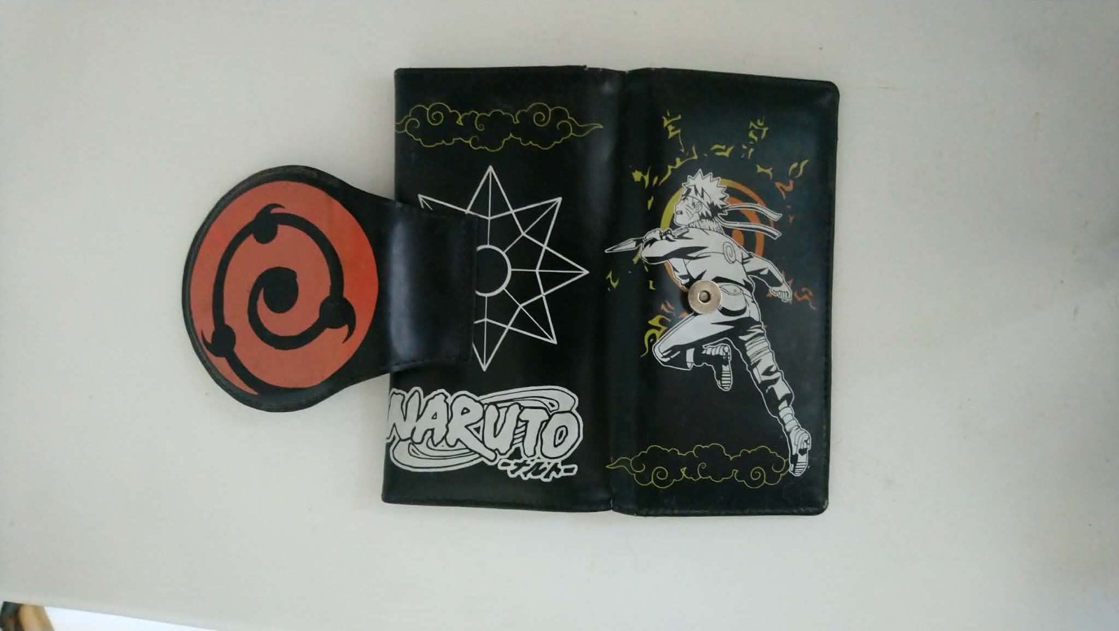 Cartera Versátil Naruto & Sasuke - Ranura para Tarjeta Transparente, Sección de Cremallera Grande