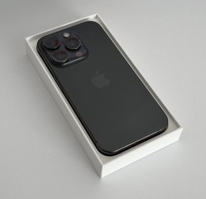 Apple iPhone 15 Pro 128 GB – Titan Schwarz– 74% Akku