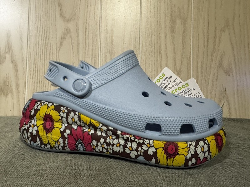 Crocs Mega Crush Retro Floral Womens Size W7 Blue Clog Comfort Shoes NWT