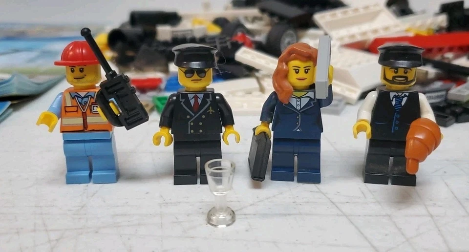 Lego City #60102 Airport VIP Service w/4 Minifigures & Books *READ, INCOMPLETE* - Image 2 of 4