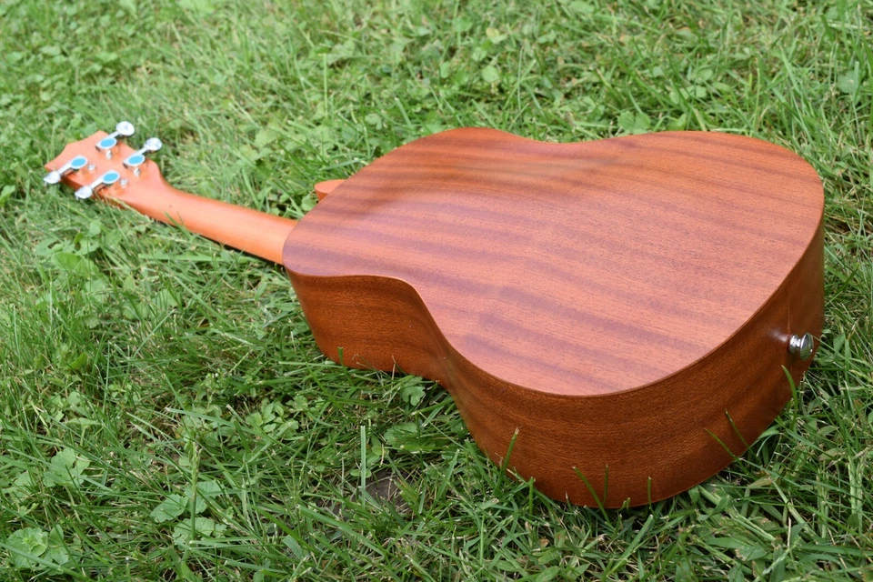 Ukelele Aloha, muchos tamaños, hecho de madera de sapele, arco redondo (envío gratuito Canadá) Foto 4 de 4