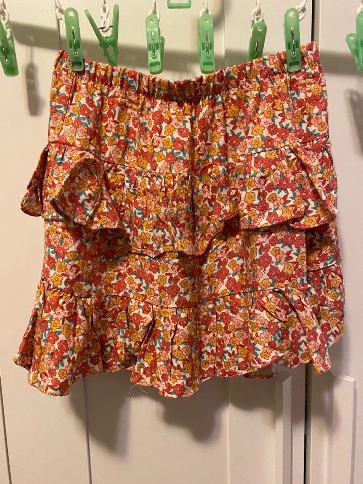 Falda Corta Jessica Simpson Niñas Volantes En Niveles Talla S/7 Roja/Naranja Floral Nueva Sin Etiquetas Foto 2 de 4