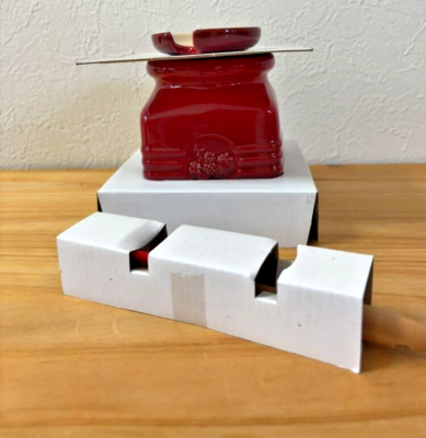 Le Creuset Jam Jar with Silicone Spreader 15 fl Ounce Cherry Red