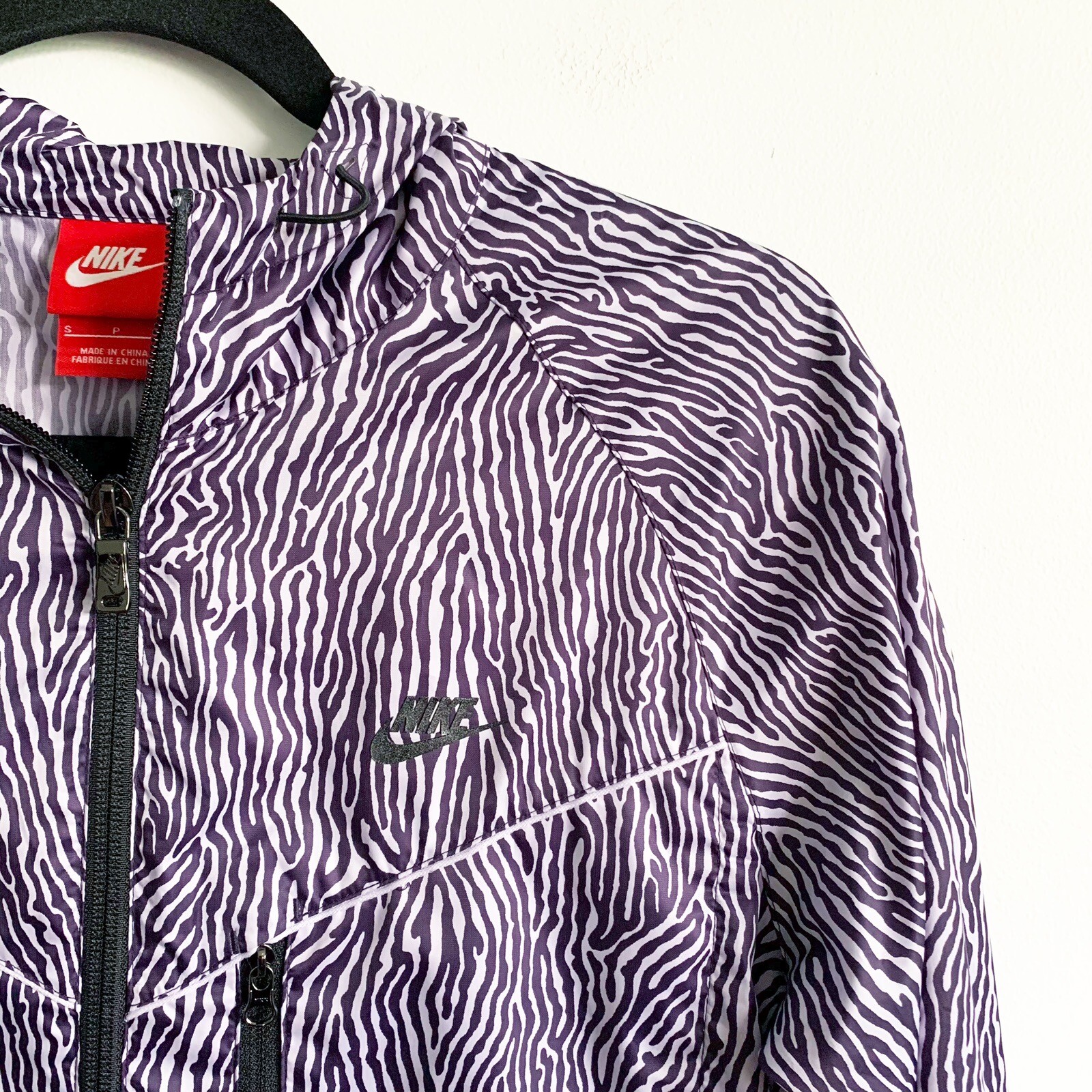 Nike Tech Windrunner Lightweight Jacket Blackligh… - image 6