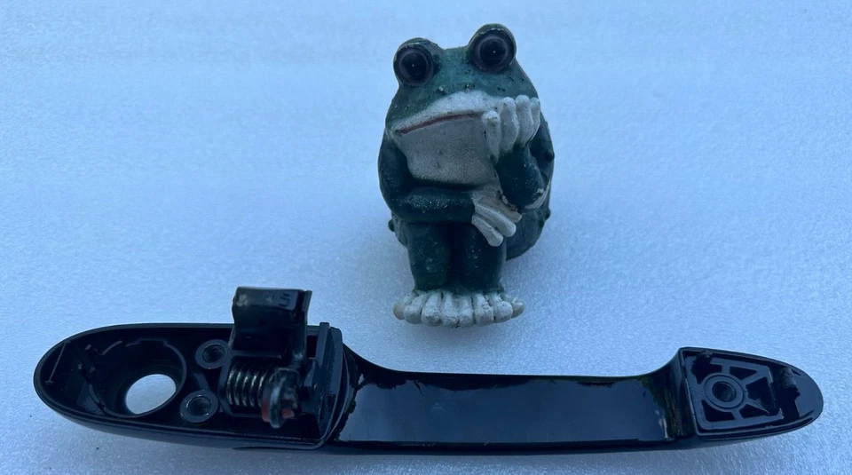 2005-2010 Chevy Cobalt / Pontiac Sunfire Drivers Exterior Door Handle - Image 2 of 2