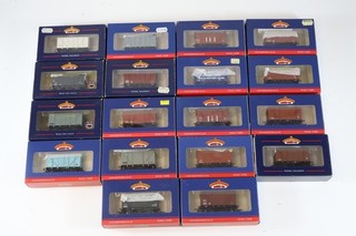 Bachmann OO Gauge Vent Van Wagons x18 (0514)