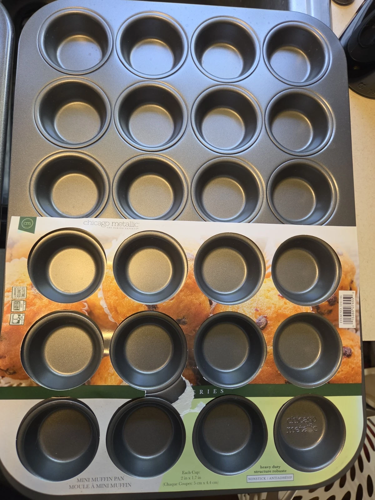 Wilton Ultra Bake Professional Nonstick Mini Muffin Pan & chicago metallic set:2