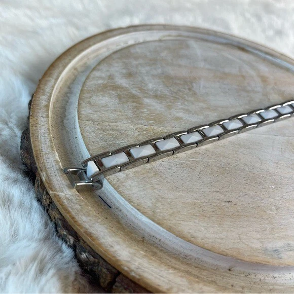 Tungsten 7.5” Long Men's Bracelet With White Accents Foto 2 de 4