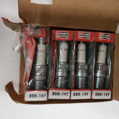 Champion Spark Plugs RBN14Y Set of 4 in box New Old Stock 13574 - Picture 3 of 8